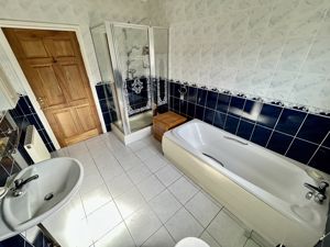 Photo 25- click for photo gallery